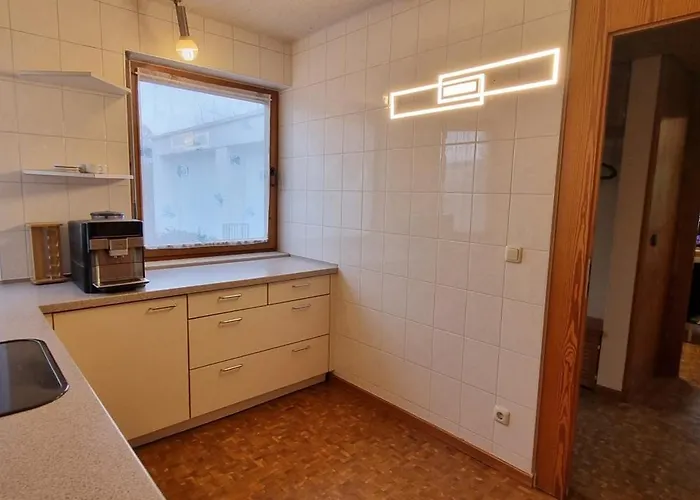 아파트 Large With Garden